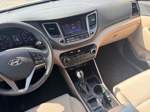 2016 Hyundai TUCSON SE