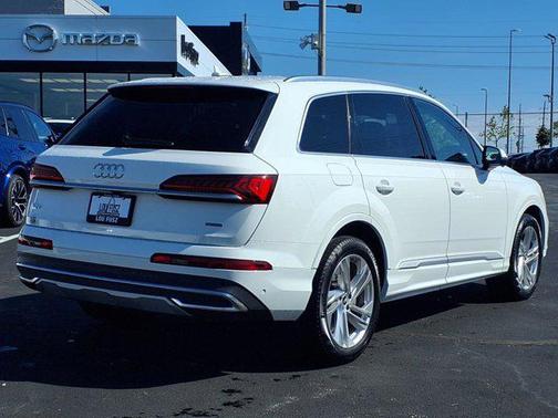 2023 Audi Q7 55 Premium Plus