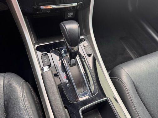 2017 Honda Accord EX-L w/Navigation & Honda Sensing