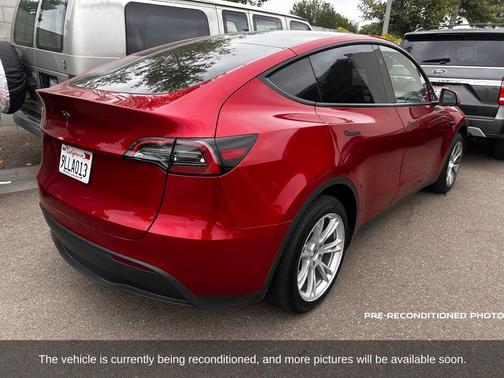 2024 Tesla Model Y Base