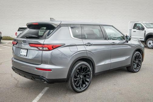 2022 Mitsubishi Outlander SE