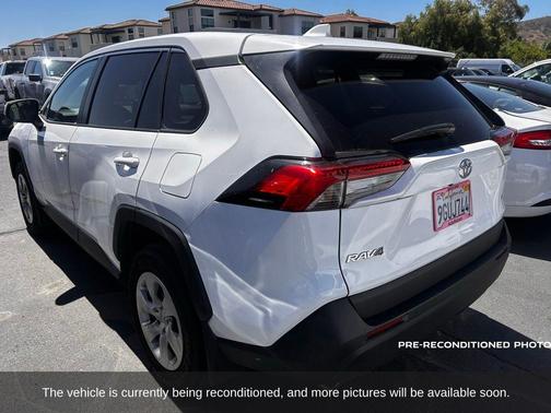 2023 Toyota RAV4 LE