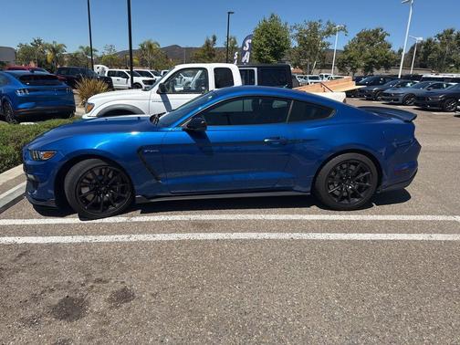 2017 Ford Shelby GT350 Base