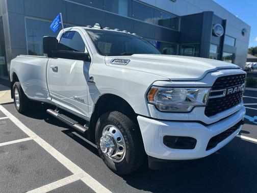 Bright White Clearcoat 2022 RAM 3500 Big Horn Regular Cab 4x4 8' Box