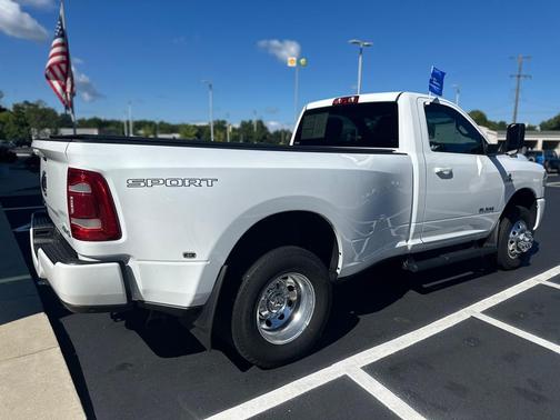 2022 RAM 3500 Big Horn Regular Cab 4x4 8' Box