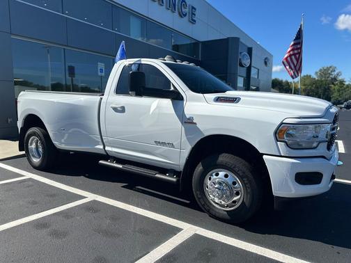 2022 RAM 3500 Big Horn Regular Cab 4x4 8' Box