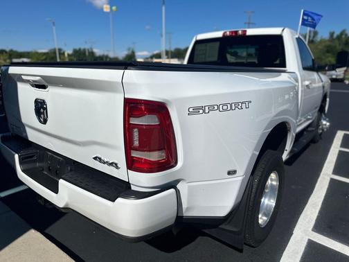 2022 RAM 3500 Big Horn Regular Cab 4x4 8' Box