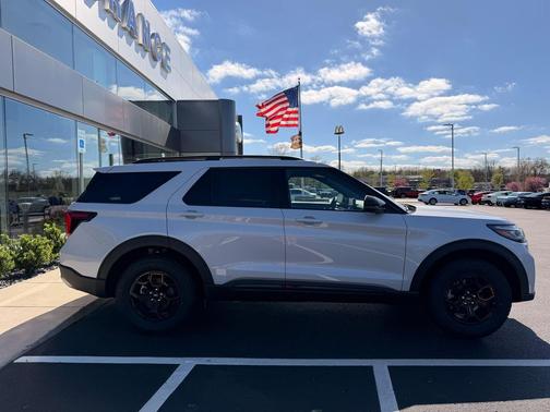 Space White Metallic 2026 Ford Explorer Tremor