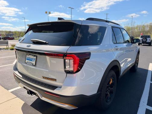 Space White Metallic 2026 Ford Explorer Tremor