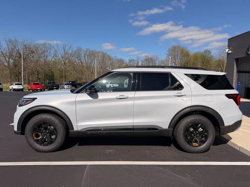 Space White Metallic 2026 Ford Explorer Tremor