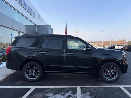 Agate Black Metallic 2025 Ford Expedition Platinum