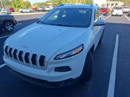 Bright White Clearcoat 2014 Jeep Cherokee Latitude