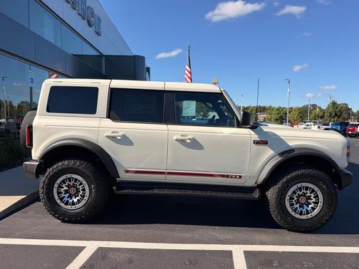 Oxford White 2026 Ford Bronco Outer Banks
