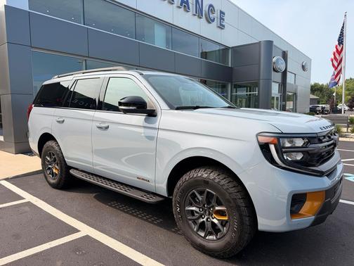Glacier Gray Metallic Tri-Coat 2026 Ford Expedition Tremor