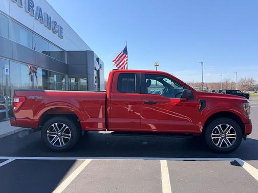 Hot Pepper Red Metallic Tinted Clearcoat 2023 Ford F-150 XL