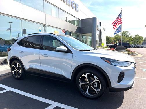Silver Metallic 2025 Ford Escape ST-Line Select
