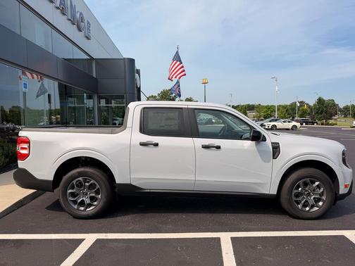 Space White Metallic 2025 Ford Maverick XLT