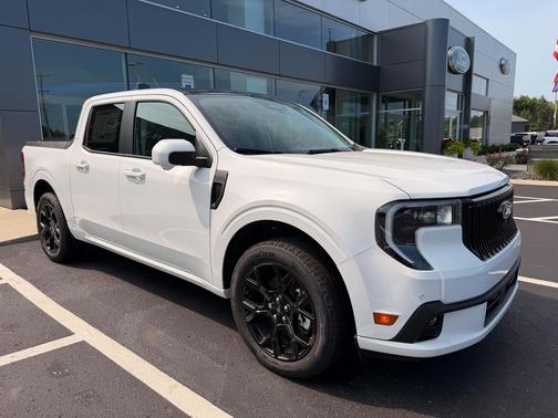 Oxford White 2025 Ford Maverick Lobo