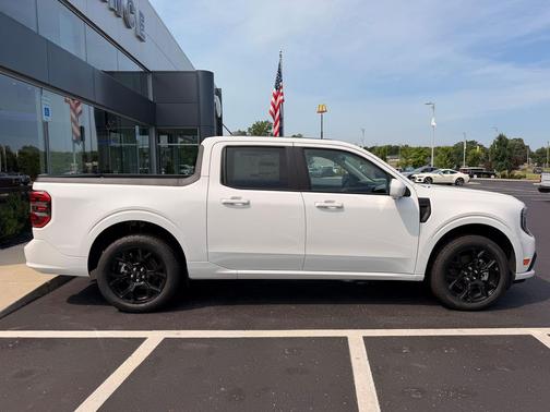 Oxford White 2025 Ford Maverick Lobo