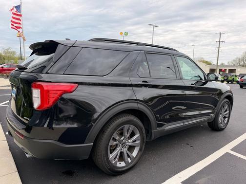 Agate Black Metallic 2023 Ford Explorer XLT