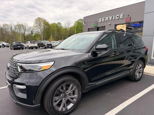 Agate Black Metallic 2023 Ford Explorer XLT