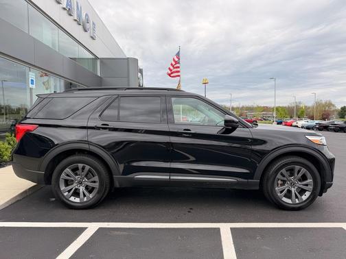 Agate Black Metallic 2023 Ford Explorer XLT