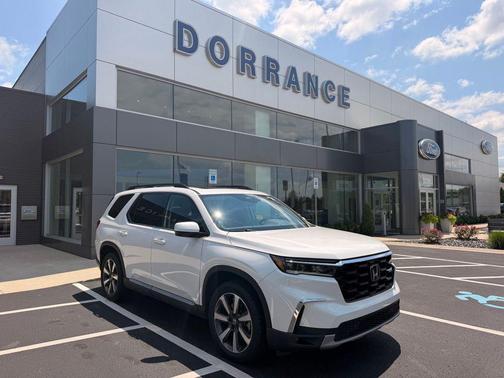 Platinum White Pearl 2023 Honda Pilot Touring 8-Passenger