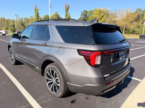 Carbonized Gray Metallic 2027 Ford Explorer ST-Line