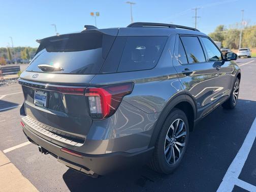 Carbonized Gray Metallic 2027 Ford Explorer ST-Line