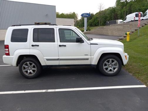 Bright White Clearcoat 2012 Jeep Liberty Sport