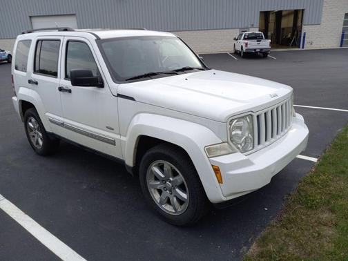 Bright White Clearcoat 2012 Jeep Liberty Sport