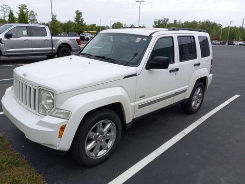 Bright White Clearcoat 2012 Jeep Liberty Sport