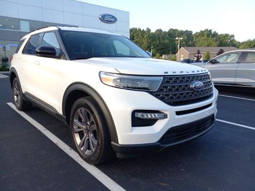 Star White Metallic Tri-Coat 2024 Ford Explorer XLT