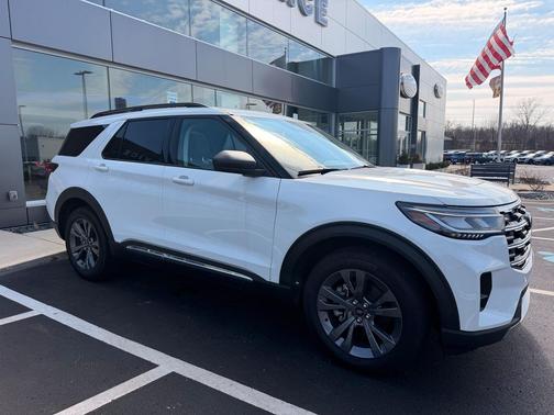 Star White Metallic Tri-Coat 2025 Ford Explorer Active
