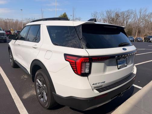 Star White Metallic Tri-Coat 2025 Ford Explorer Active