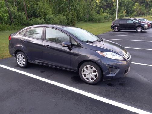 Gray Metallic 2013 Ford Fiesta SE