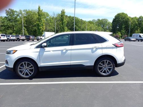 Star White Metallic Tri-Coat 2024 Ford Edge Titanium