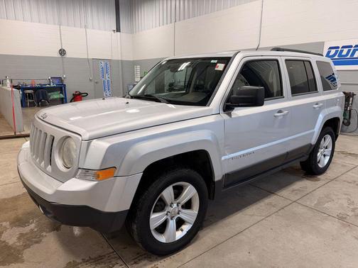 Bright Silver Metallic Clearcoat 2012 Jeep Patriot Latitude