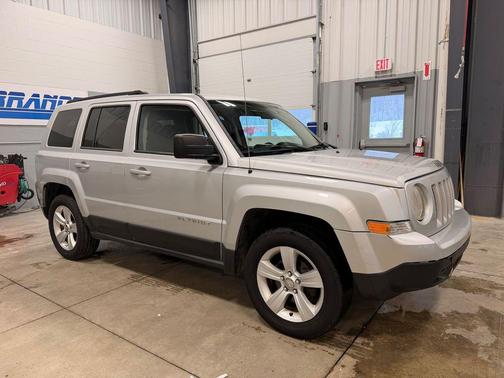 Bright Silver Metallic Clearcoat 2012 Jeep Patriot Latitude
