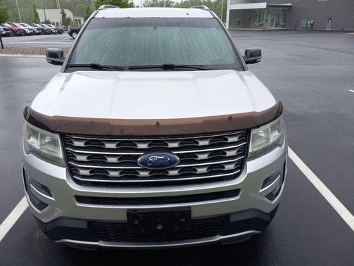 Ingot Silver Metallic 2016 Ford Explorer XLT