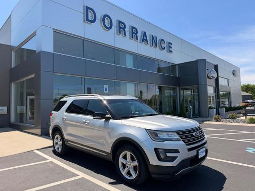 Ingot Silver Metallic 2016 Ford Explorer XLT