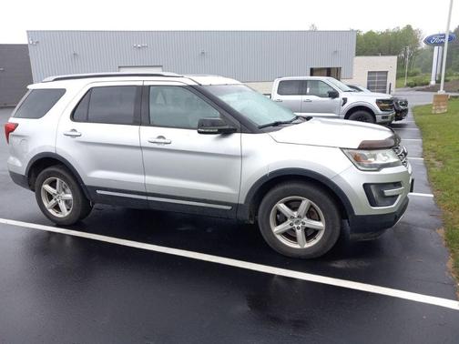Ingot Silver Metallic 2016 Ford Explorer XLT