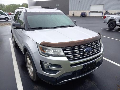 Ingot Silver Metallic 2016 Ford Explorer XLT