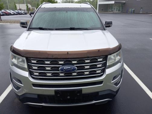 Ingot Silver Metallic 2016 Ford Explorer XLT
