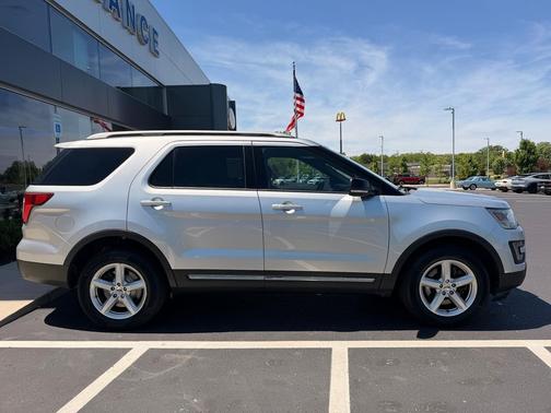Ingot Silver Metallic 2016 Ford Explorer XLT