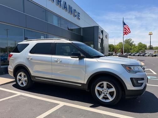 Ingot Silver Metallic 2016 Ford Explorer XLT