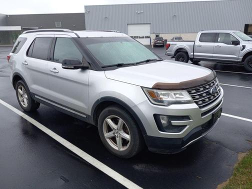 Ingot Silver Metallic 2016 Ford Explorer XLT