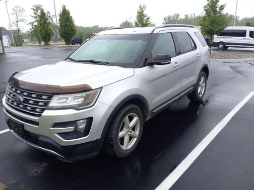 Ingot Silver Metallic 2016 Ford Explorer XLT