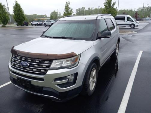 Ingot Silver Metallic 2016 Ford Explorer XLT