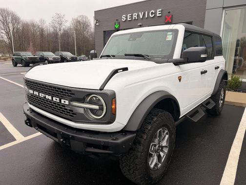 Oxford White 2024 Ford Bronco Badlands